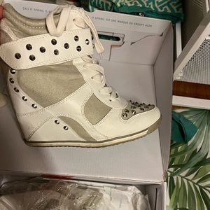 Sneaker wedge shoes size 8 gray and white with spikes from JCPenny’s